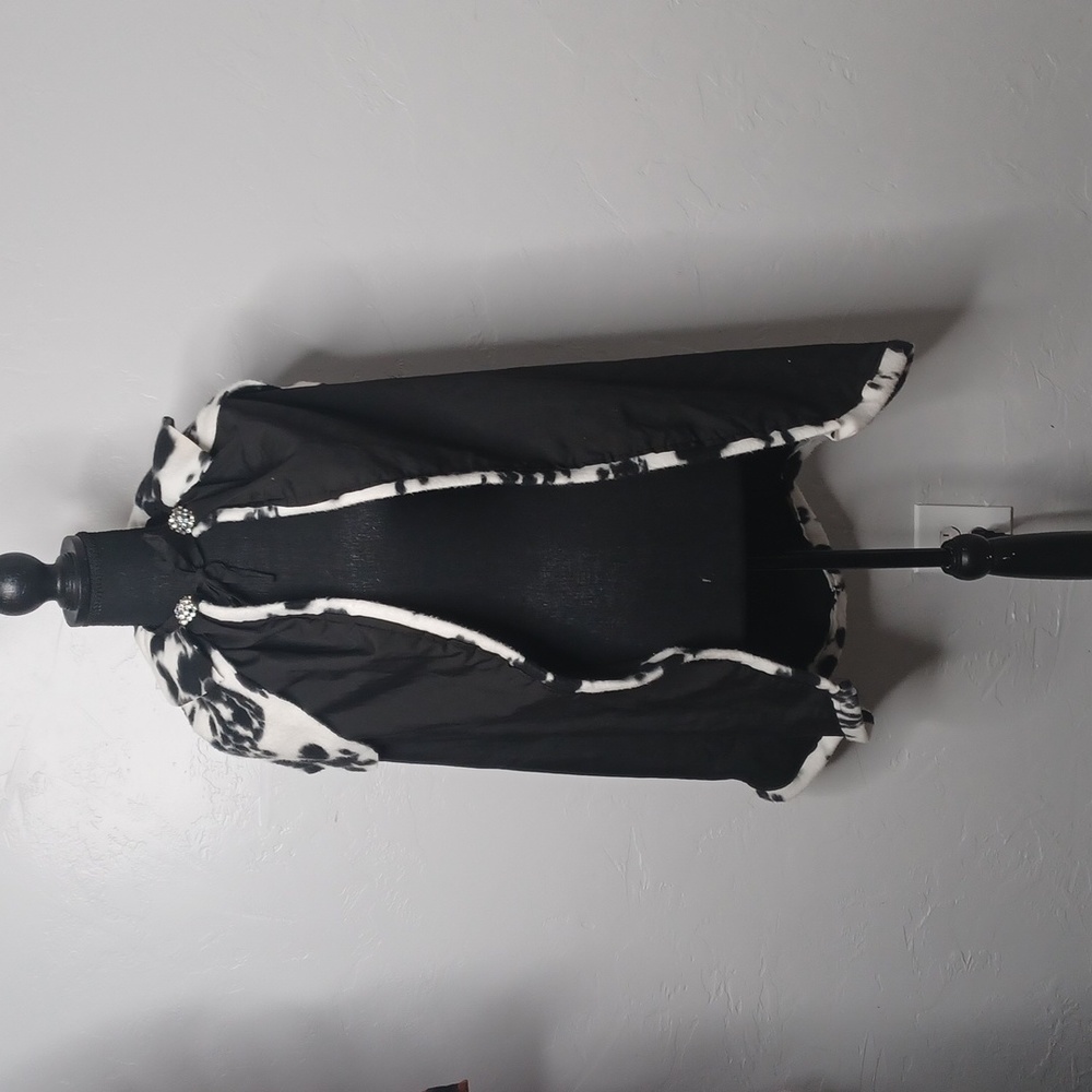 Dalmatian Print Cape‎